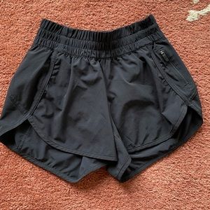 Lululemon Tracker Shorts Sz 4